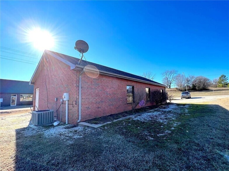 730 S Thornton St, Vian, OK 74962 Commercial Building