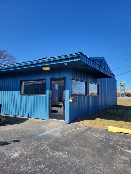 3895 Pine Grove Ave, Fort Gratiot, MI for lease - Building Photo - Image 1 of 6