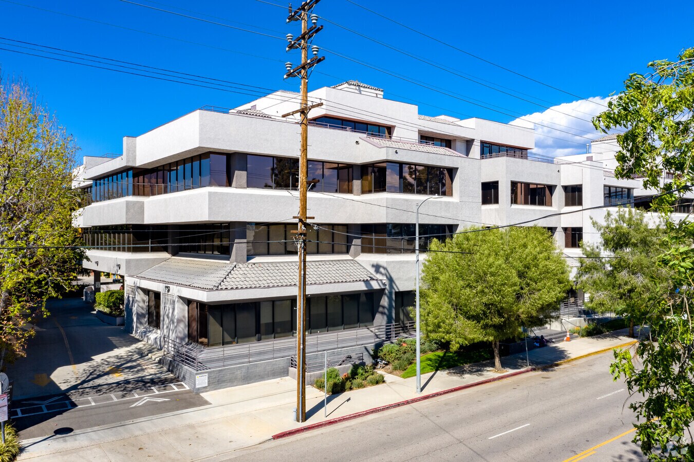 15455 San Fernando Mission Blvd, Mission Hills, CA 91345 Jade III