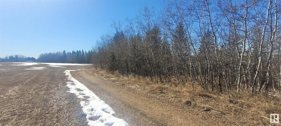 5318 52 St, Gibbons, AB for sale - Building Photo - Image 2 of 4