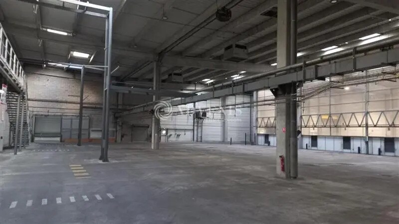 Flex in Mitry-Mory for lease - Interior Photo - Image 3 of 6