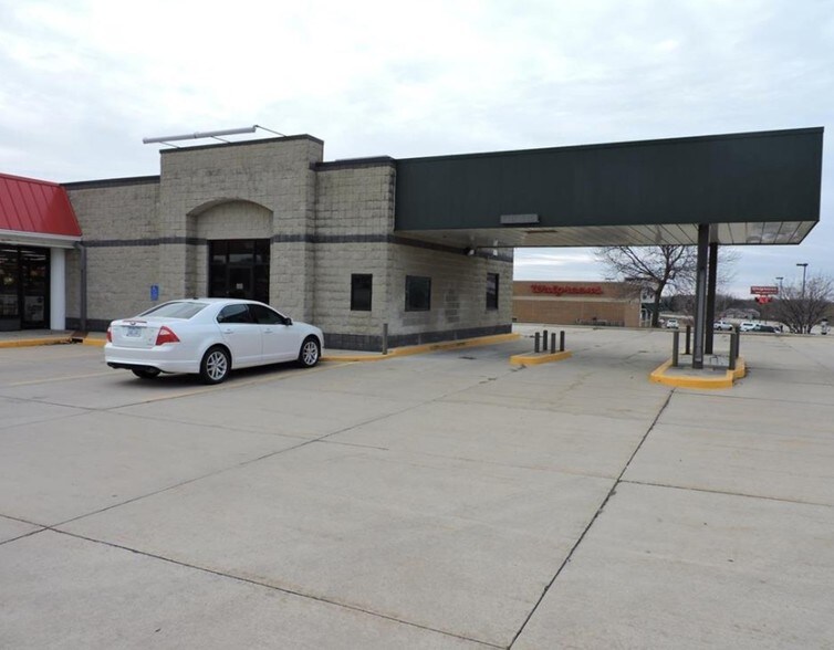 2421 White Tail Dr, Cedar Falls, IA for sale - Primary Photo - Image 1 of 1