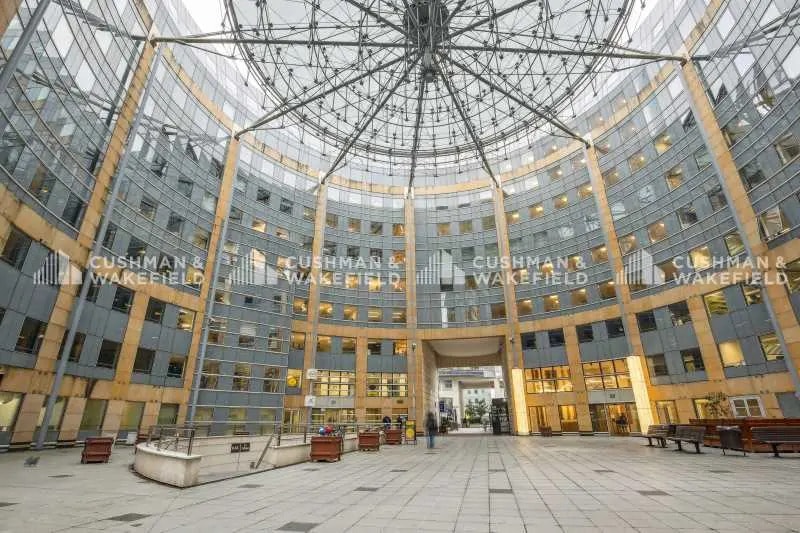 Office in Puteaux for lease Lobby- Image 1 of 2