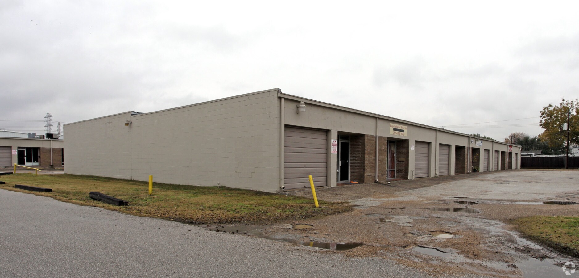 9101 Lipan Rd, Houston, TX 77063