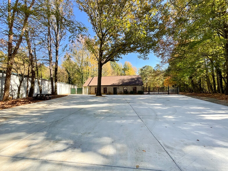 1804 Lucas Ln, Charlotte, NC for lease - Building Photo - Image 3 of 38