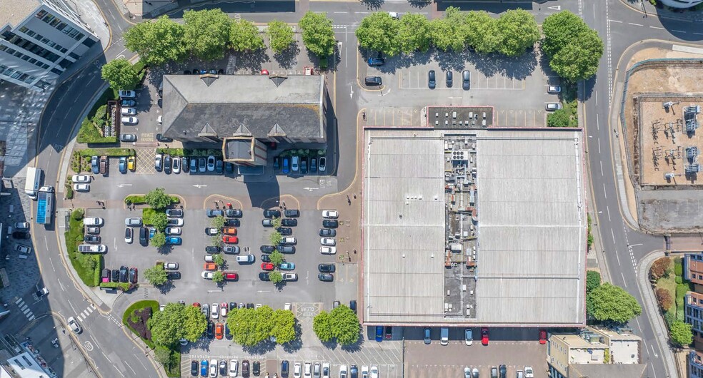 4 Ocean Way, Southampton for lease - Aerial - Image 2 of 4