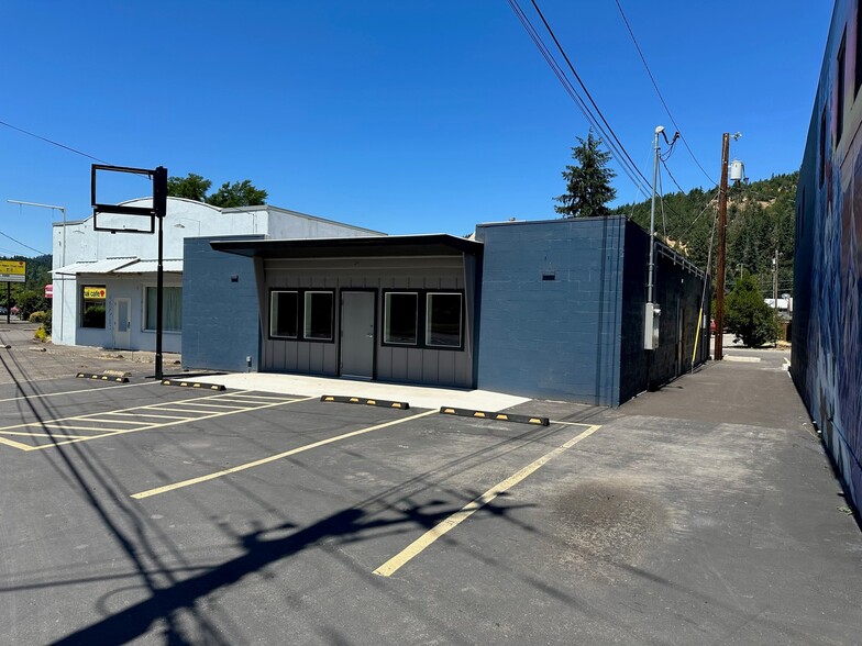 48017 Highway 58, Oakridge, OR for sale - Building Photo - Image 1 of 9