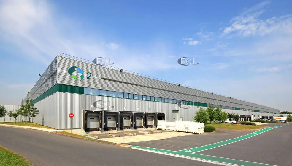 Industrial in Lisses for lease - Building Photo - Image 1 of 6