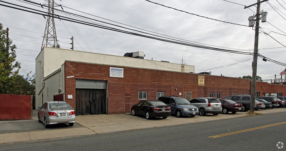 325 Hendrickson Ave, Lynbrook, NY 11563