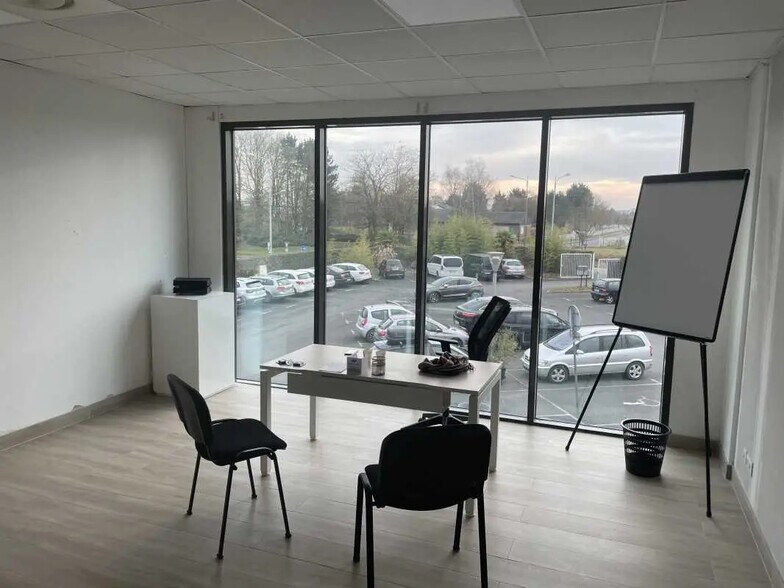 Retail in Beauvais for lease - Interior Photo - Image 3 of 4