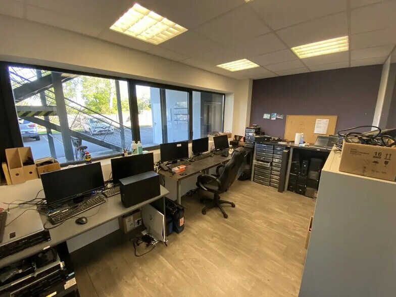 Office in Pessac for lease - Building Photo - Image 3 of 12