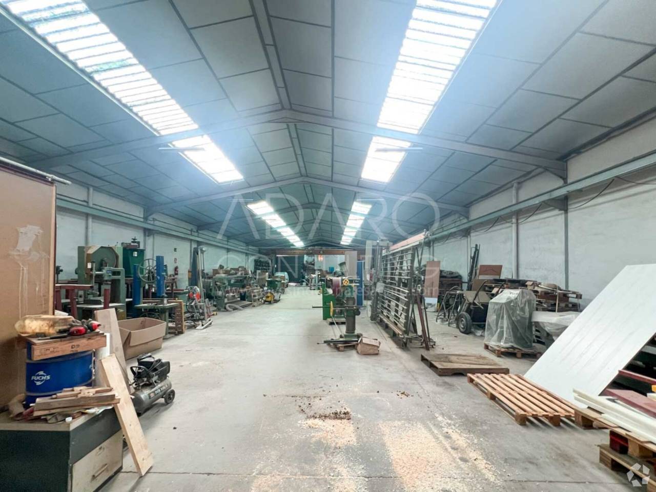 Industrial in San Fernando de Henares, Madrid for sale Primary Photo- Image 1 of 1