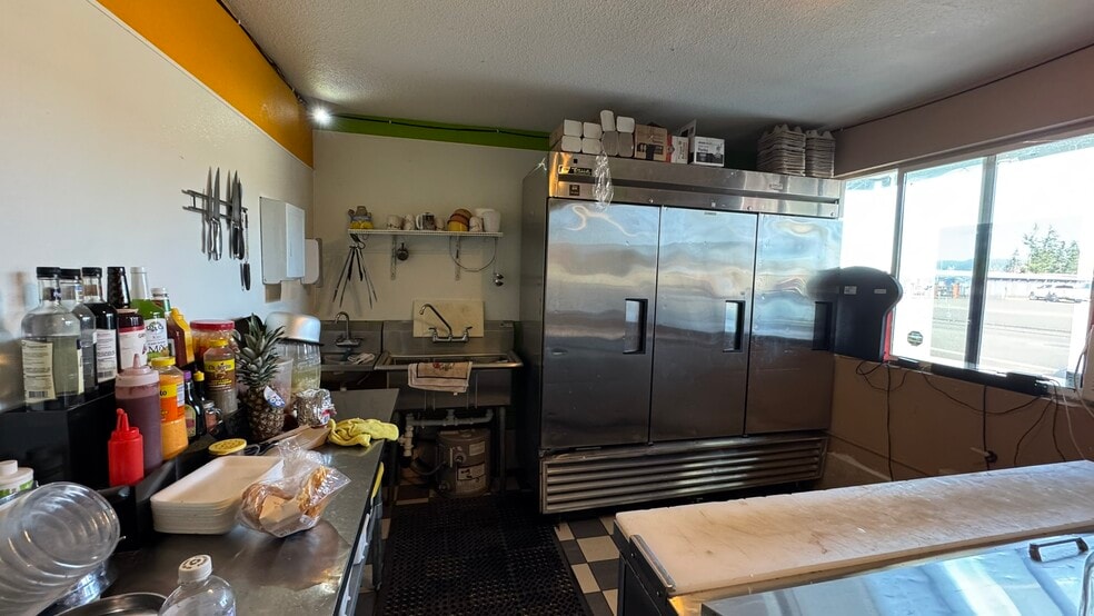 4301 Main St, Springfield, OR for lease - Building Photo - Image 3 of 4