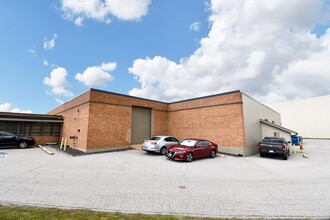 11721-11723 Northline Industrial Blvd, Maryland Heights, MO for sale Building Photo- Image 2 of 4