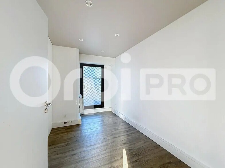 Retail in Clermont for lease - Interior Photo - Image 3 of 3