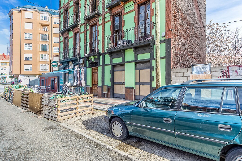 Land in León for sale Building Photo- Image 1 of 19