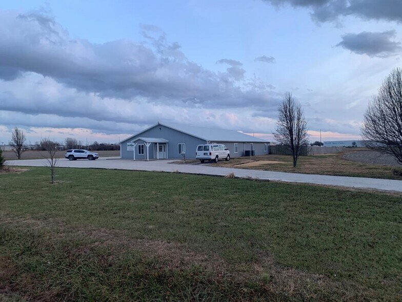 801 Kansas Ave, Iola, KS for sale - Primary Photo - Image 1 of 1