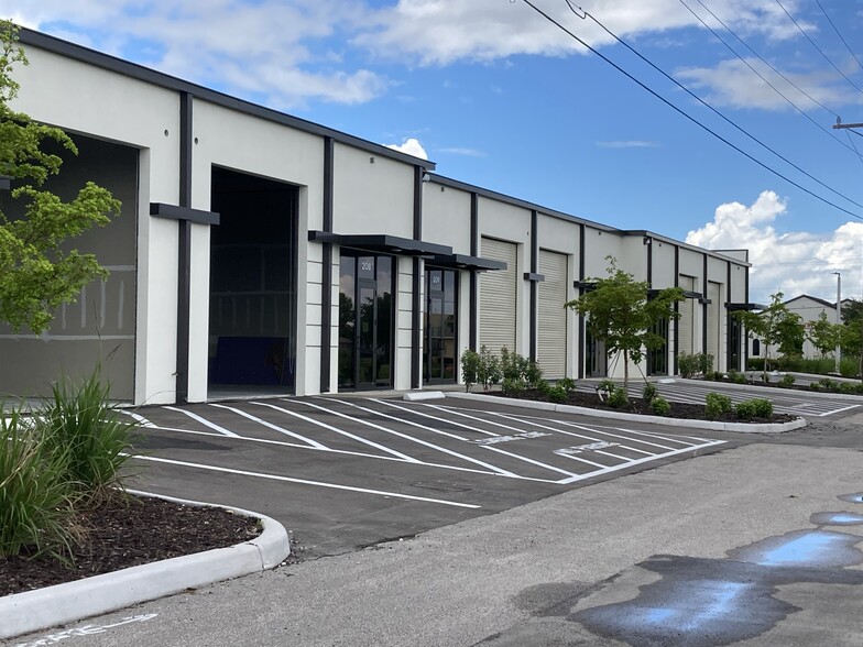 1261 NE 8th St, Cape Coral, FL for lease - Building Photo - Image 3 of 6