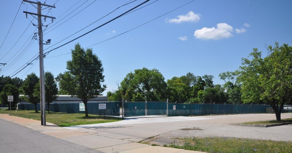 11736 Missouri Bottom Rd, Hazelwood, MO 63042