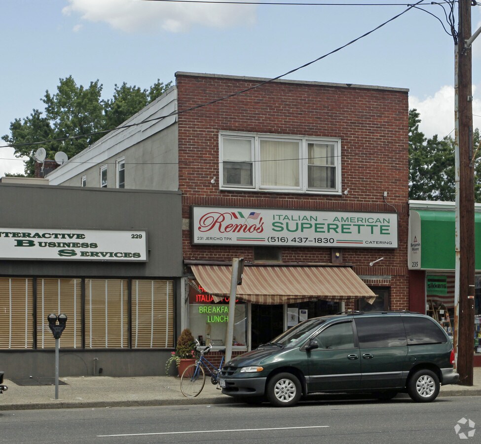 231 Jericho Tpke, New Hyde Park, NY 11040