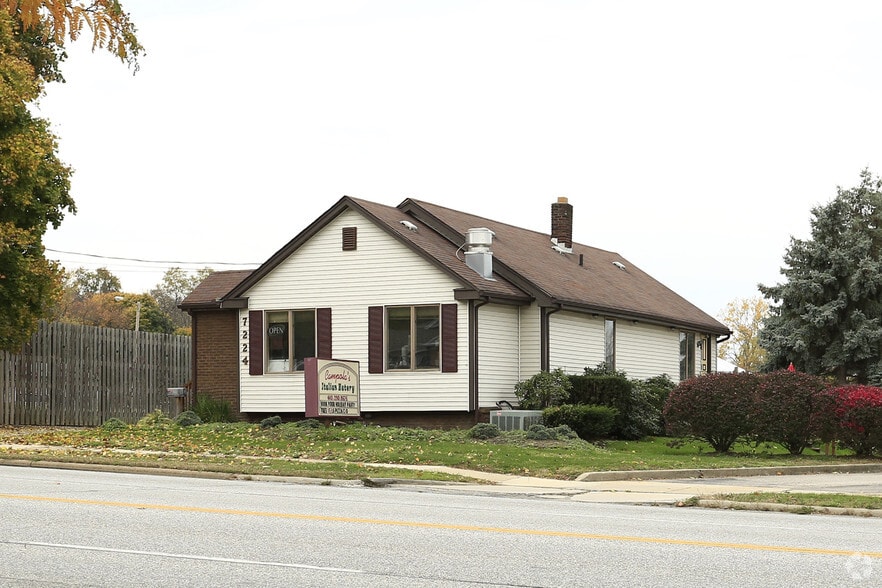 7224 Center St, Mentor, OH for sale - Building Photo - Image 2 of 18