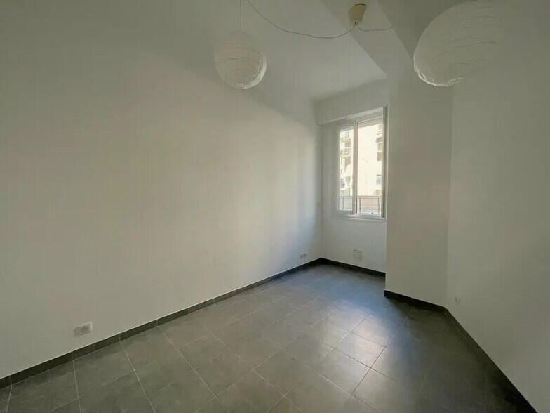 Office in Nice for lease - Interior Photo - Image 1 of 7