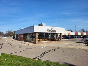 920-1030 Trowbridge Rd, East Lansing, MI for lease Building Photo- Image 2 of 14