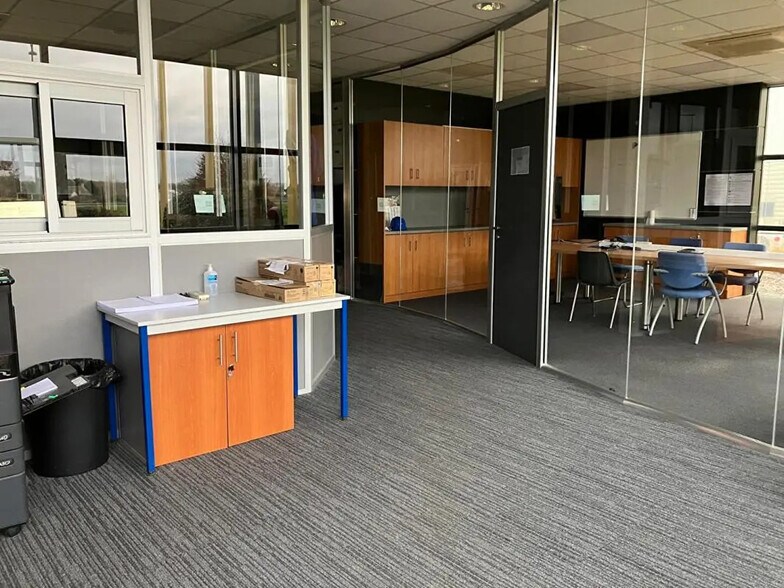 Flex in Tours for lease - Interior Photo - Image 3 of 6