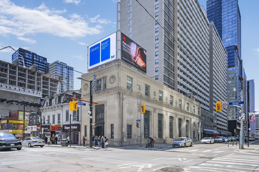 378 Yonge St, Toronto, ON for lease - Building Photo - Image 2 of 16