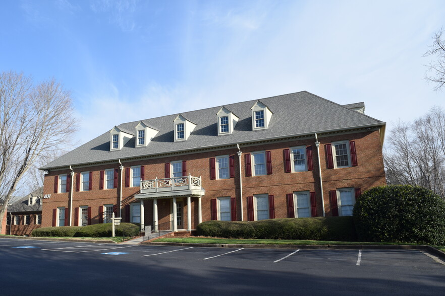 1070 Cambridge Sq, Alpharetta, GA for lease - Building Photo - Image 3 of 13