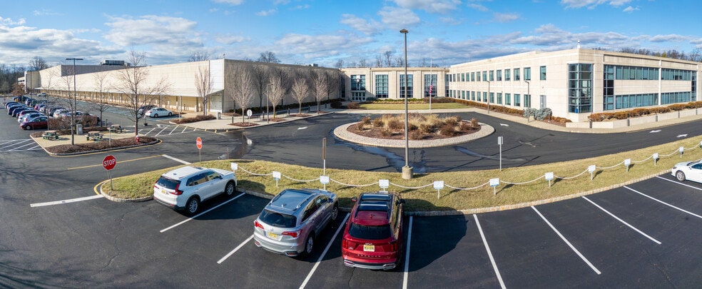 15 Sylvan Way, Parsippany, NJ for lease - Building Photo - Image 1 of 16