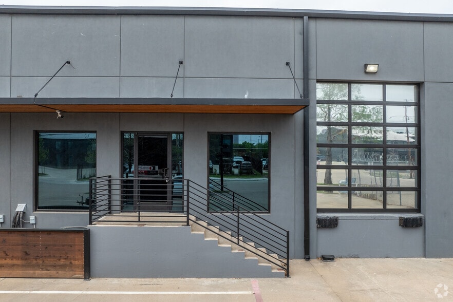 4741-4743 Iberia Ave, Dallas, TX for lease - Building Photo - Image 2 of 6