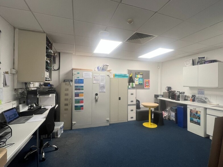 14-22 Effingham St, Rotherham for lease - Interior Photo - Image 3 of 5