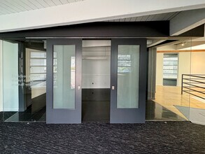 312 E Esplanade, North Vancouver, BC for lease Interior Photo- Image 2 of 6