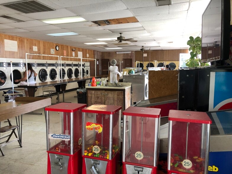 2890 S Hillside St, Wichita, KS for sale - Interior Photo - Image 3 of 5