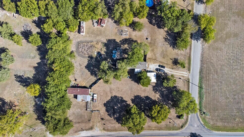 1469 Pilot Grove Rd, Whitewright, TX 75491