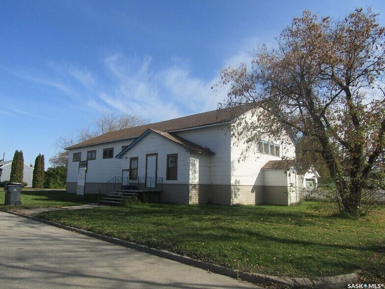 300 W 1st St, Nipawin, SK S0E 1E0