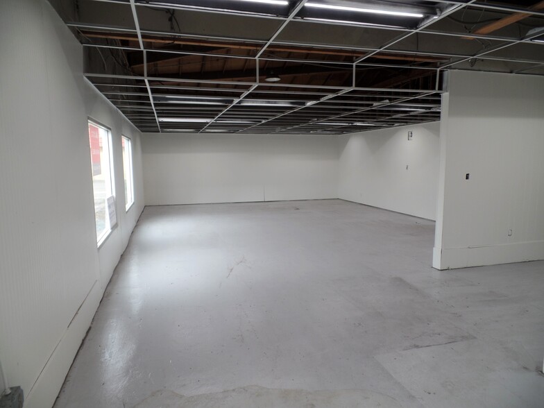 311 E Alisal St, Salinas, CA for lease - Interior Photo - Image 3 of 15