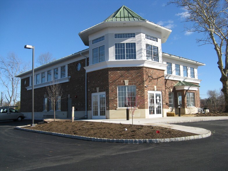 102 Progress Dr, Doylestown, PA 18901