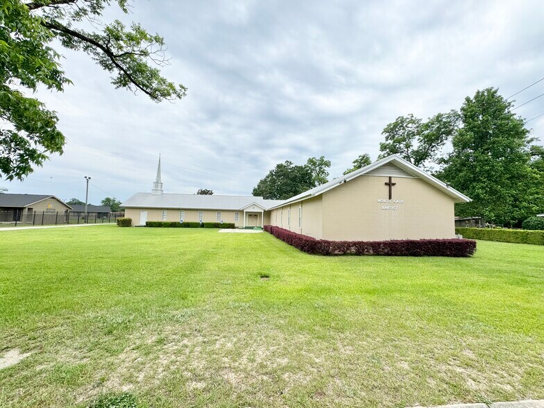 3 Pecan Dr, Hazlehurst, GA for sale - Building Photo - Image 1 of 1