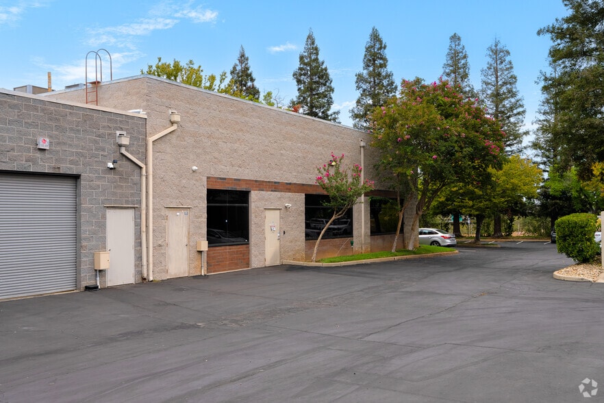 10304 Placer Ln, Sacramento, CA for lease - Building Photo - Image 3 of 25