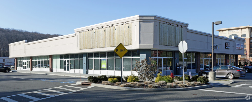 650 White Plains Rd, Tarrytown, NY for lease - Building Photo - Image 1 of 8