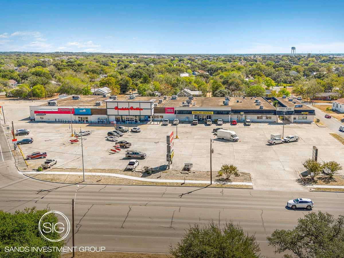 1100-1161 N Esplanade St, Cuero, TX for sale Building Photo- Image 1 of 6