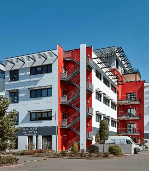 Office in Saint-Priest for lease - Building Photo - Image 2 of 18