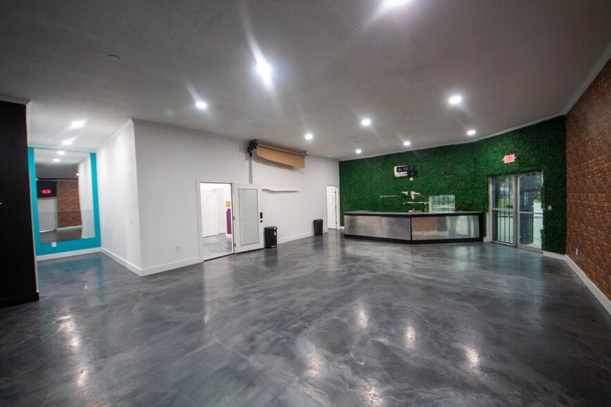 4202 Canal St, Houston, TX for lease - Building Photo - Image 3 of 19