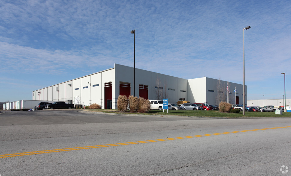 3700 N Kimball Dr, Kansas City, MO for lease - Building Photo - Image 1 of 9