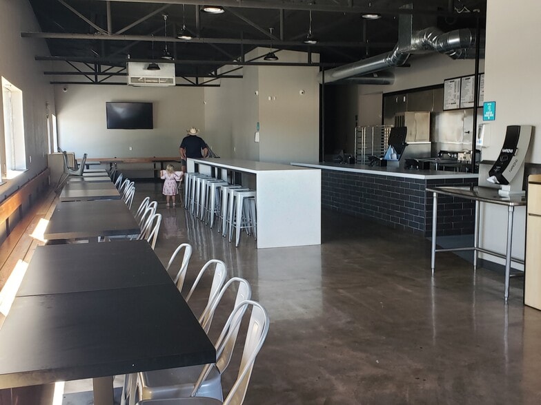 229 Heritage, Lone Grove, OK for sale - Interior Photo - Image 2 of 26