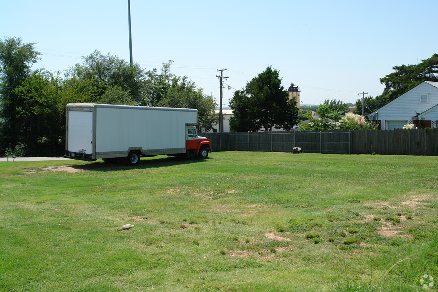 901 N Portland Ave, Oklahoma City, OK for lease - Primary Photo - Image 1 of 1