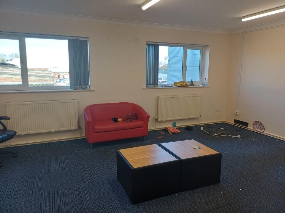 89 Fengate, Peterborough for lease Interior Photo- Image 1 of 3