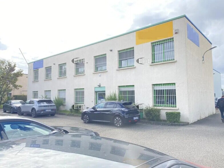 Flex in Chassieu for lease - Building Photo - Image 2 of 15